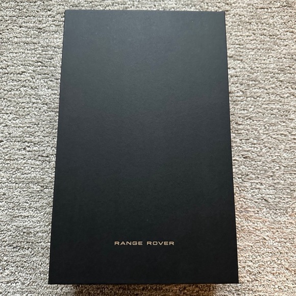 Range Rover Stainless Steel Water Bottle Welcome Kit - Picture 4 of 4